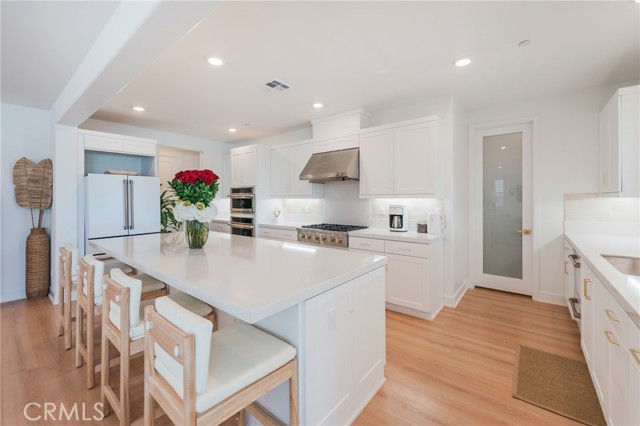Detail Gallery Image 11 of 49 For 9672 Dawning Dr, Huntington Beach,  CA 92646 - 5 Beds | 4/1 Baths