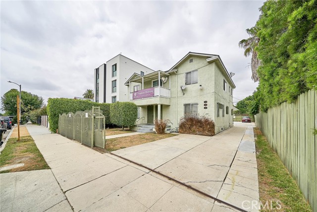 Detail Gallery Image 1 of 23 For 1329 W 37th Dr, Los Angeles,  CA 90007 - 4 Beds | 2 Baths