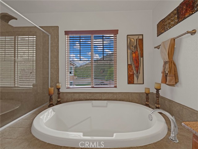 20361 Julia Lane, Saugus CA: https://media.crmls.org/medias/fcb4fc5d-8d94-477e-96c2-aa97933d990e.jpg