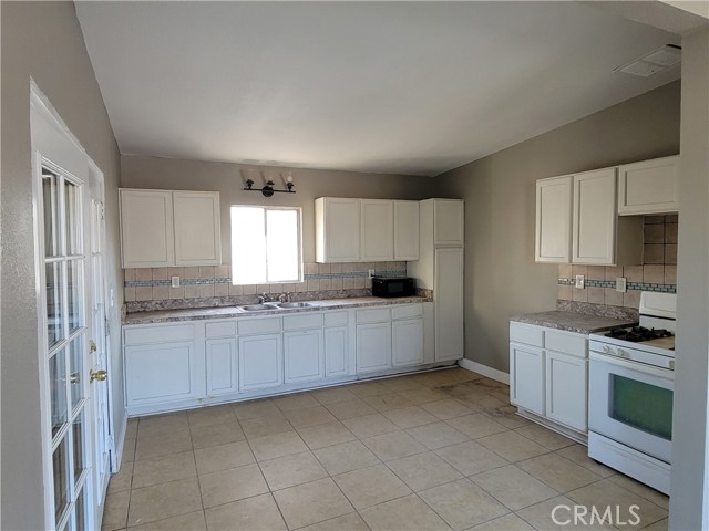 Detail Gallery Image 8 of 26 For 12079 Sand Ave, Adelanto,  CA 92301 - 2 Beds | 1 Baths