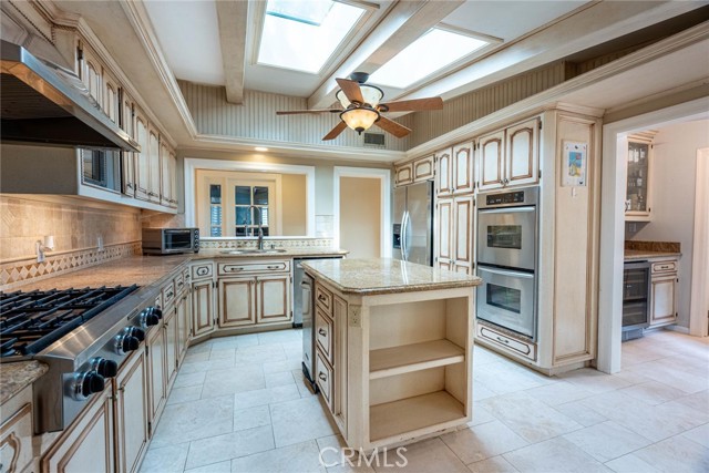 24208 Heritage Lane, Newhall CA: https://media.crmls.org/medias/fcb64d4c-d911-443e-aa2a-c2538d9ca593.jpg