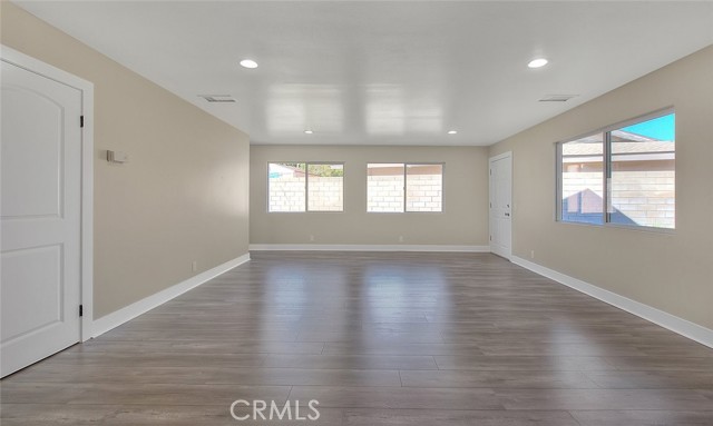 Detail Gallery Image 12 of 31 For 340 W Caroline St, Ontario,  CA 91762 - 7 Beds | 4 Baths