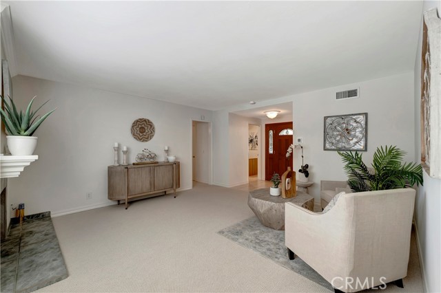 Detail Gallery Image 7 of 47 For 945 Lansing Ln, Costa Mesa,  CA 92626 - 4 Beds | 2 Baths