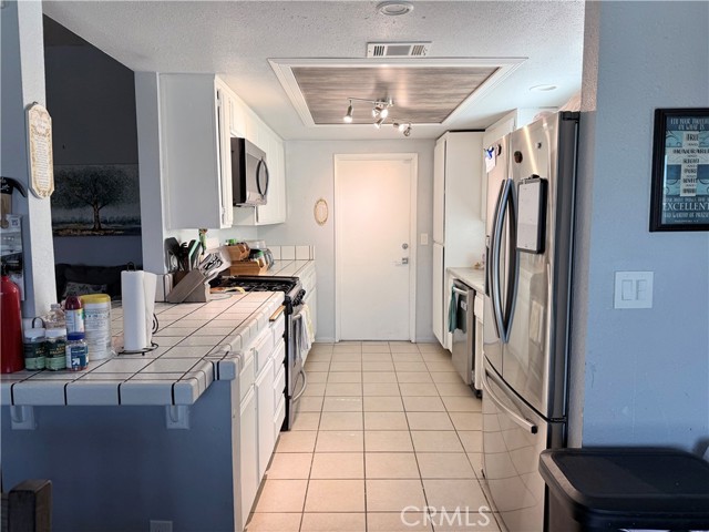 Detail Gallery Image 9 of 31 For 13839 Topmast Dr, Helendale,  CA 92342 - 3 Beds | 2 Baths