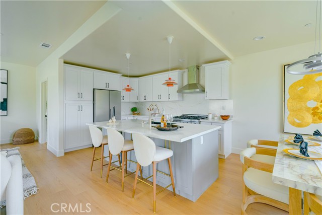 712 N Chestnut Avenue, Los Angeles CA: https://media.crmls.org/medias/fcb7b8f4-066b-43bf-9fc8-ad98e6912c2a.jpg