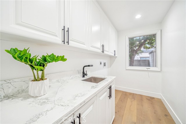 6692 Alamitos Circle, Huntington Beach CA: https://media.crmls.org/medias/fcb8bd11-c7b1-4d21-853f-62a3e5876e64.jpg