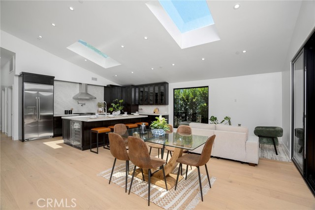 3189 S Bentley Avenue, Los Angeles CA: https://media.crmls.org/medias/fcb8e785-f9cd-4461-9664-8deaee6cde2f.jpg