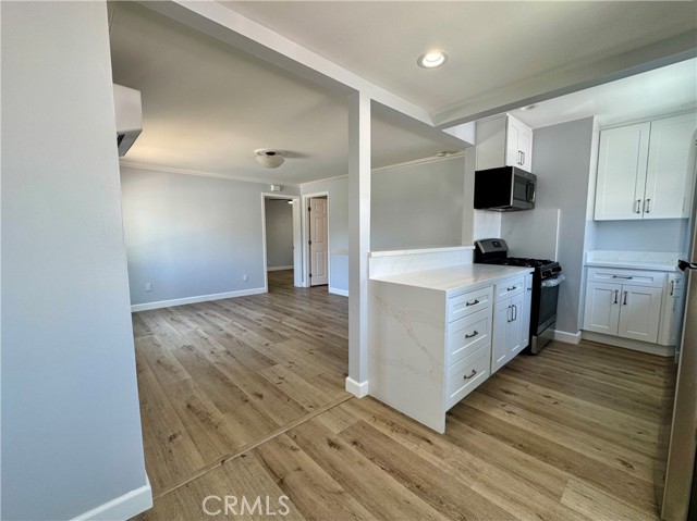 219 1/2 S Eucalyptus Avenue, Inglewood CA: https://media.crmls.org/medias/fcb9b69e-88cb-4257-bffe-9ba6fc6ca738.jpg