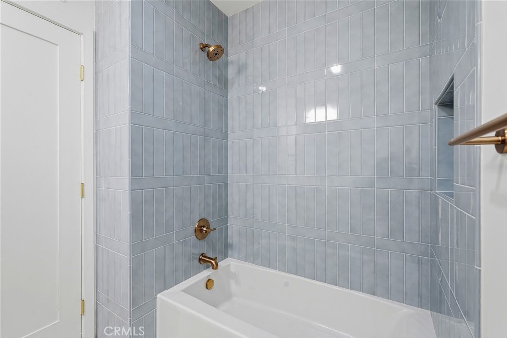 https://media.crmls.org/medias/fcb9c9eb-46a9-42e9-b758-820a10ff9667.jpg?preset=X-Large