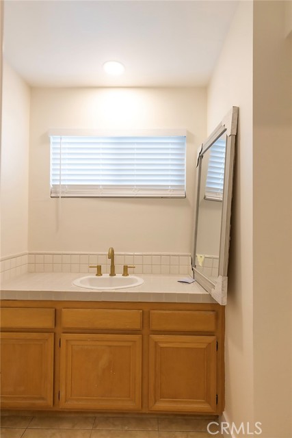 Detail Gallery Image 14 of 35 For 2215 Marshallfield Ln a,  Redondo Beach,  CA 90278 - 3 Beds | 2/1 Baths