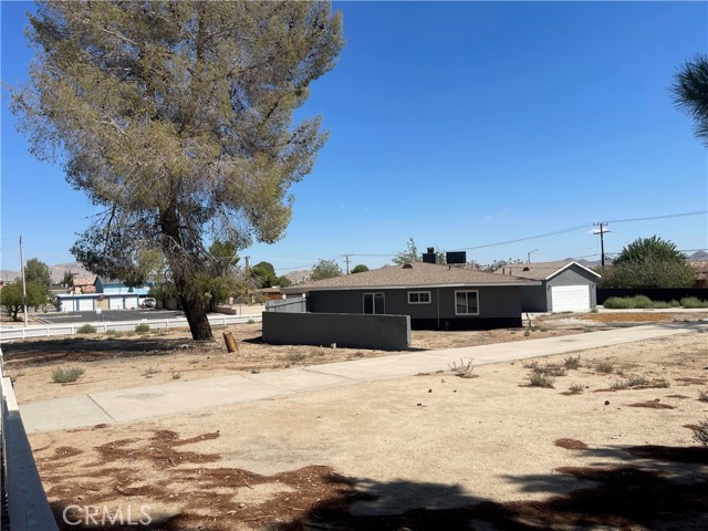 14877 Rodeo Drive, Victorville CA: https://media.crmls.org/medias/fcba8651-cf1b-487d-8ae1-762ee1ef981f.jpg
