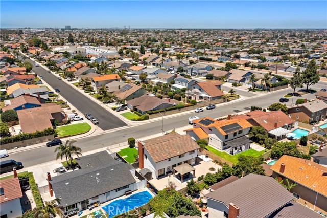 16086 Sweetleaf Street, Fountain Valley CA: https://media.crmls.org/medias/fcba984a-2a9e-4b69-8bb3-ccbd40b08481.jpg