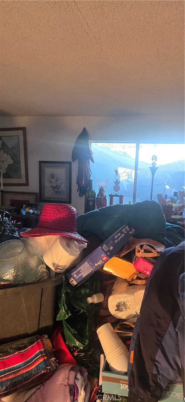 4527 Kickapoo Court, San Diego CA: https://media.crmls.org/medias/fcbad8f9-45f1-4349-b7b4-c5b188f46536.jpg