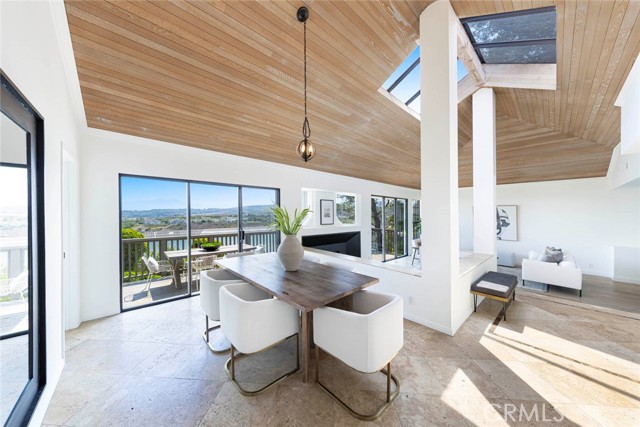 Detail Gallery Image 7 of 47 For 24 Coventry, Newport Beach,  CA 92660 - 2 Beds | 2 Baths