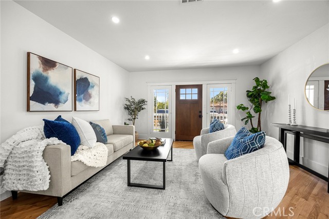 Detail Gallery Image 4 of 56 For 1205 E Central, Fullerton,  CA 92831 - 3 Beds | 3 Baths