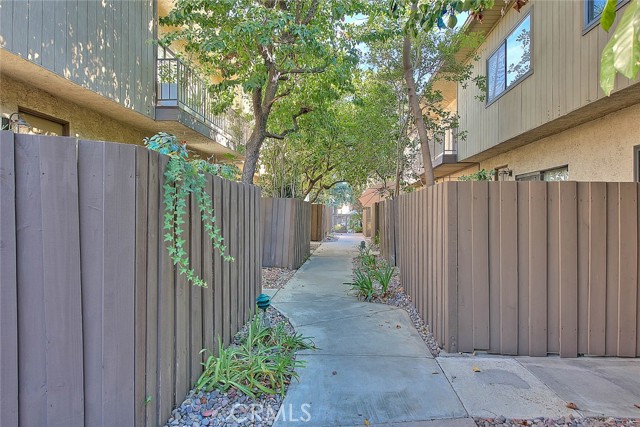 Detail Gallery Image 41 of 61 For 15051 Sherman Way #F,  Van Nuys,  CA 91405 - 2 Beds | 2 Baths