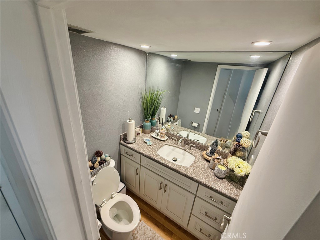 https://media.crmls.org/medias/fcbc40ca-6c89-48e7-b92c-9d909b901ce1.jpg?preset=X-Large