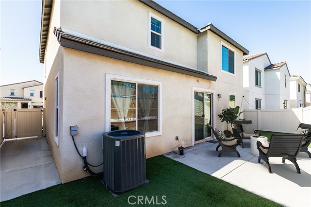 972 W Jasmine Way, Rialto CA: https://media.crmls.org/medias/fcbc8abe-2941-4f07-ab78-90f84cbc887f.jpg