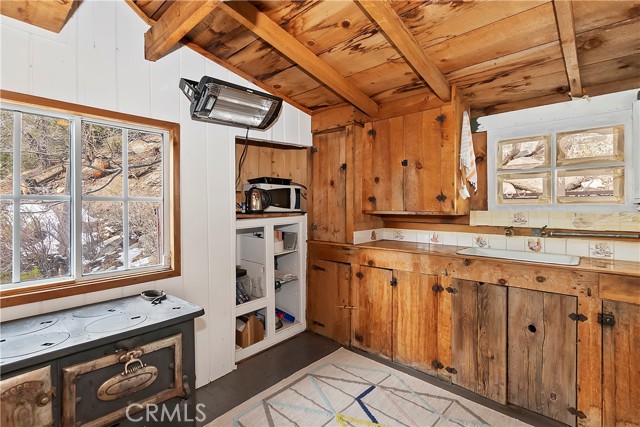 Detail Gallery Image 12 of 46 For 239 Big Bear Tract a,  Fawnskin,  CA 92333 - 1 Beds | 1 Baths
