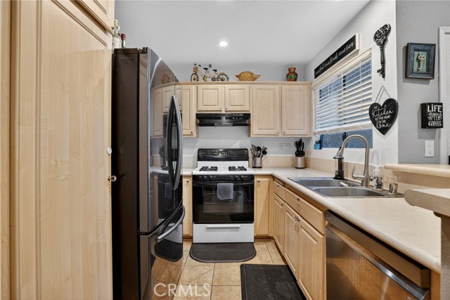 Detail Gallery Image 8 of 33 For 2381 Archwood Ln #184,  Simi Valley,  CA 93063 - 3 Beds | 2 Baths