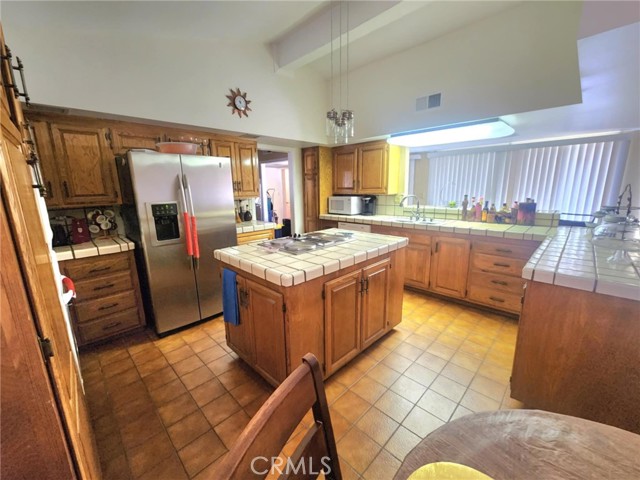 450 Fairway Drive, Palmdale CA: https://media.crmls.org/medias/fcc0202c-8322-4efc-9fe1-2d1e202ad3ca.jpg