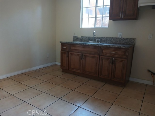 1060 W 51st Place, Los Angeles CA: https://media.crmls.org/medias/fcc065a0-5314-46b7-b9f2-77bd0d170588.jpg