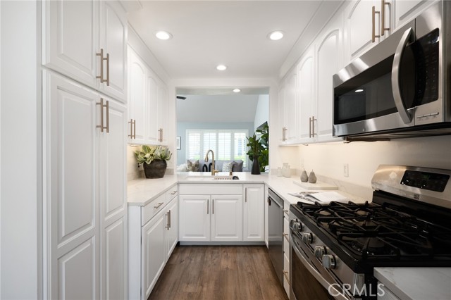 2334 Richmond Way, Costa Mesa CA: https://media.crmls.org/medias/fcc15751-824b-4b8f-b19c-db715db5d9a6.jpg