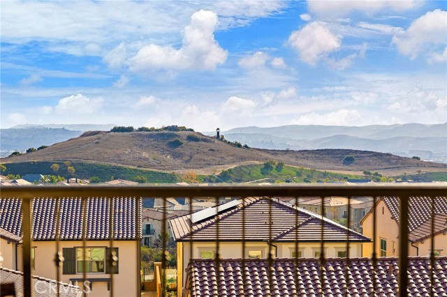 118 sunnybank Boulevard, Irvine CA: https://media.crmls.org/medias/fcc315a5-2ffe-411f-a500-ab03733666ed.jpg