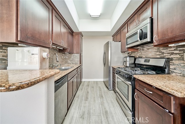 Detail Gallery Image 11 of 30 For 300 E Providencia Ave #211,  Burbank,  CA 91502 - 1 Beds | 1 Baths