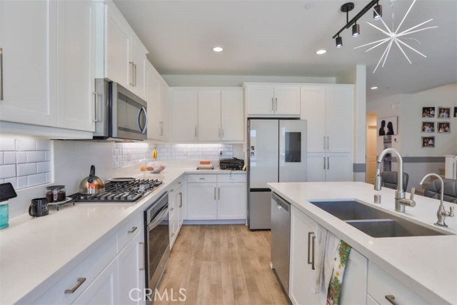 Detail Gallery Image 16 of 46 For 15765 Kings Peak Dr, Fontana,  CA 92336 - 5 Beds | 3 Baths