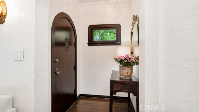Detail Gallery Image 10 of 69 For 2042 N Ross St, Santa Ana,  CA 92706 - 3 Beds | 2/1 Baths