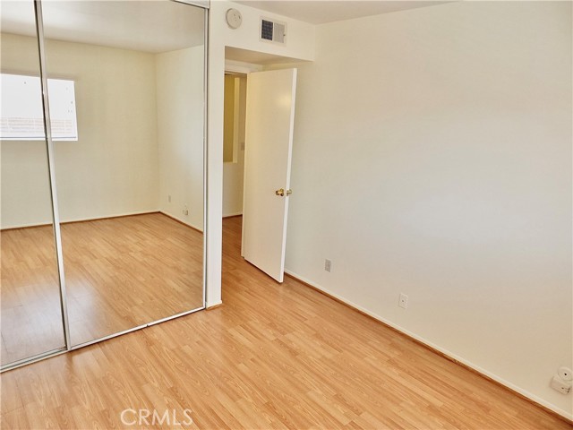 121 Sinclair Avenue, Glendale CA: https://media.crmls.org/medias/fcc51c81-53de-4d33-ae02-7f666d181a5b.jpg