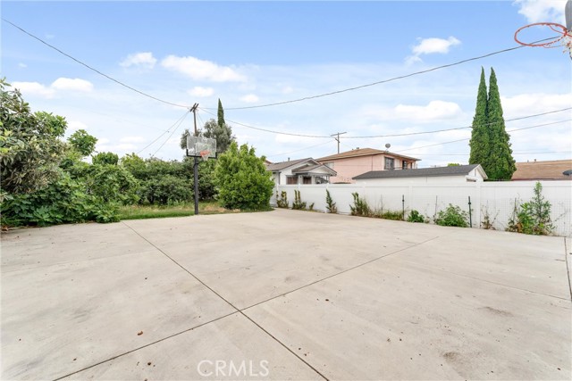 2040 Hancock Street, Los Angeles CA: https://media.crmls.org/medias/fcc55076-e7c7-4dec-967e-905d3b1bc84f.jpg
