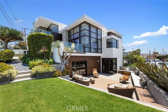 2114 Manhattan Ave, Hermosa Beach CA: https://media.crmls.org/medias/fcc5bf9f-0bfa-4fca-9e28-f98613817c13.jpg