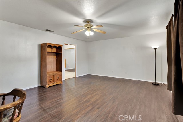 Detail Gallery Image 4 of 29 For 15481 Ramona, Apple Valley,  CA 92307 - 3 Beds | 2 Baths