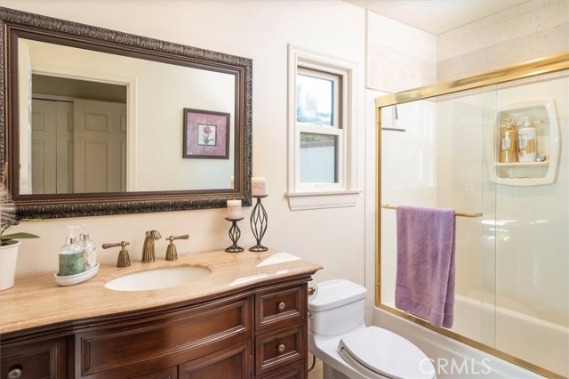 Detail Gallery Image 12 of 35 For 22239 Rolling Ridge Dr, Saugus,  CA 91350 - 4 Beds | 3/1 Baths