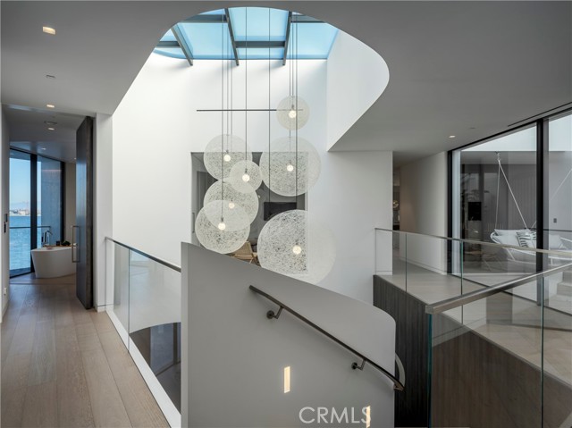 3 The Point, Coronado CA: https://media.crmls.org/medias/fcc639ff-e9df-4b53-b181-3e1b3bd68b67.jpg
