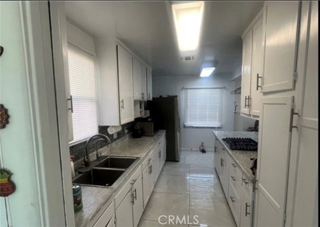 18763 Sunburst Street, Northridge CA: https://media.crmls.org/medias/fcc67952-236e-48d8-aef3-d42a1707aa31.jpg