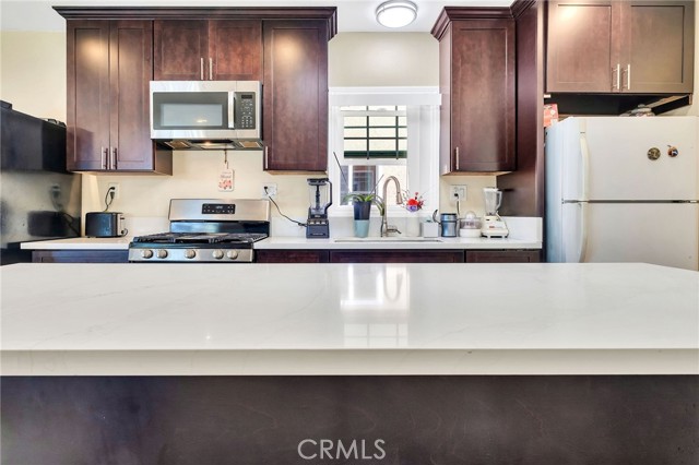 Detail Gallery Image 12 of 73 For 1972 Olive, Long Beach,  CA 90806 - 6 Beds | 4 Baths