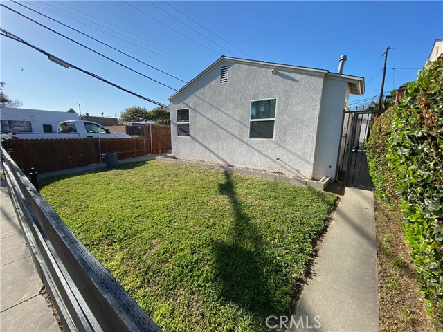 121 E Bort Street, Long Beach CA: https://media.crmls.org/medias/fcc6f3df-254c-4ad7-a5a8-44ed6c0080e7.jpg