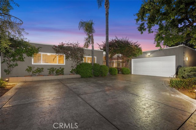 6207 Capistrano Avenue, Woodland Hills CA: https://media.crmls.org/medias/fcc73fa7-2830-41ad-a43b-c9296a2e3596.jpg