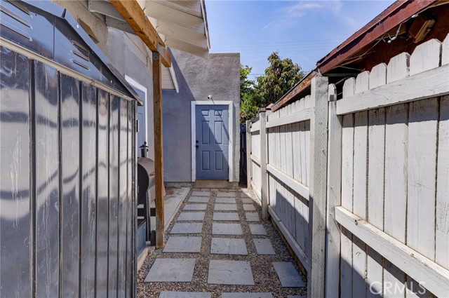 2108 Lemon Avenue, Long Beach CA: https://media.crmls.org/medias/fcc89d02-9d63-44c0-9752-f58936d19381.jpg