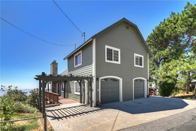 Detail Gallery Image 3 of 44 For 22665 Valley View Dr, Crestline,  CA 92325 - 4 Beds | 3 Baths