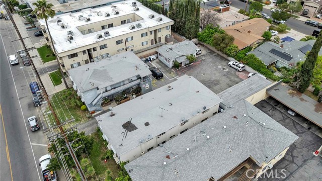 6862 Hazeltine Avenue, Van Nuys CA: https://media.crmls.org/medias/fcc8f97a-a4b6-4e38-b8c2-7b86bfc99536.jpg
