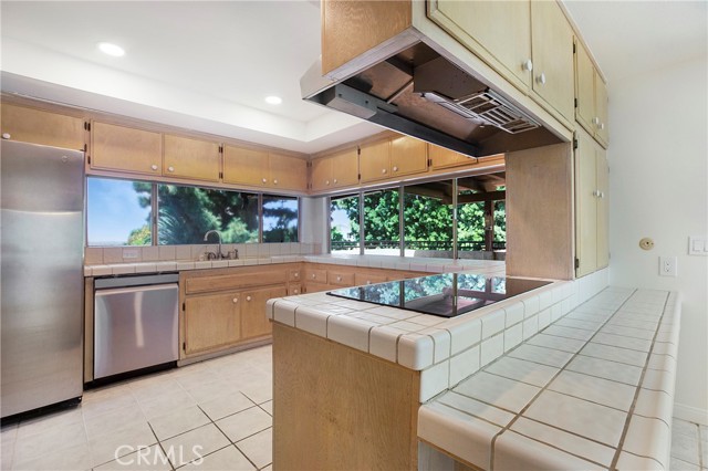 Detail Gallery Image 16 of 42 For 1731 La Loma Dr, Santa Ana,  CA 92705 - 6 Beds | 3/1 Baths