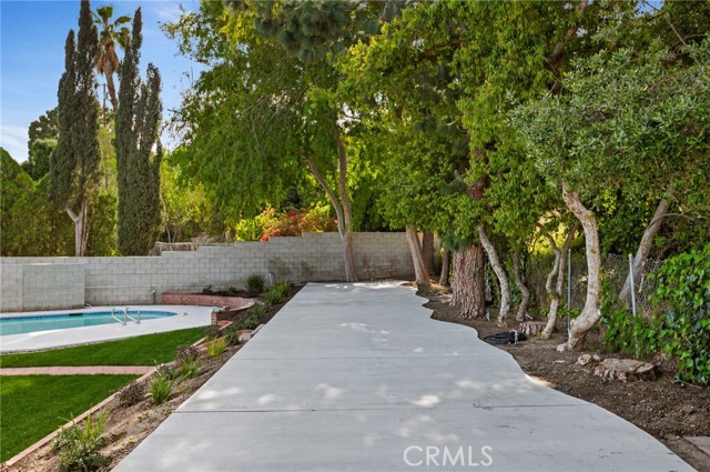 Detail Gallery Image 26 of 27 For 11917 Paso Robles, Granada Hills,  CA 91344 - 3 Beds | 2 Baths