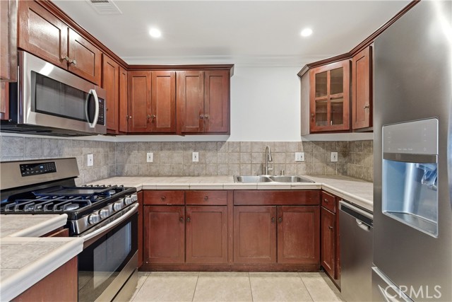 Detail Gallery Image 11 of 36 For 20031 Shorewood, Huntington Beach,  CA 92646 - 3 Beds | 2 Baths