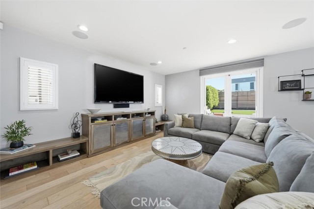 Detail Gallery Image 9 of 71 For 406 S Gertruda, Redondo Beach,  CA 90277 - 5 Beds | 4/1 Baths