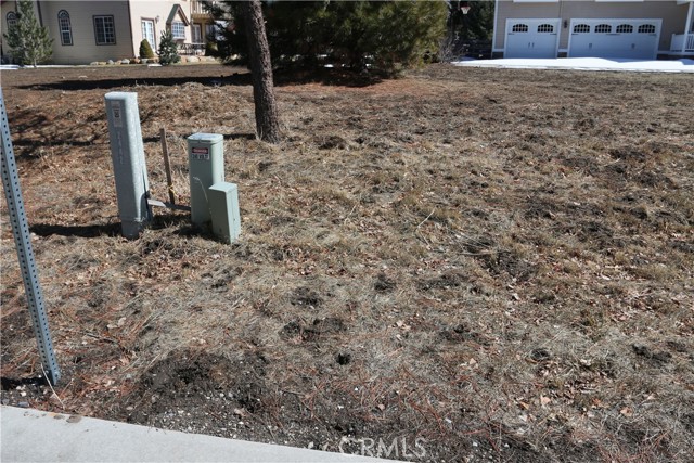 Detail Gallery Image 2 of 16 For 275 Meadow Cir, Big Bear Lake,  CA 92315 - – Beds | – Baths