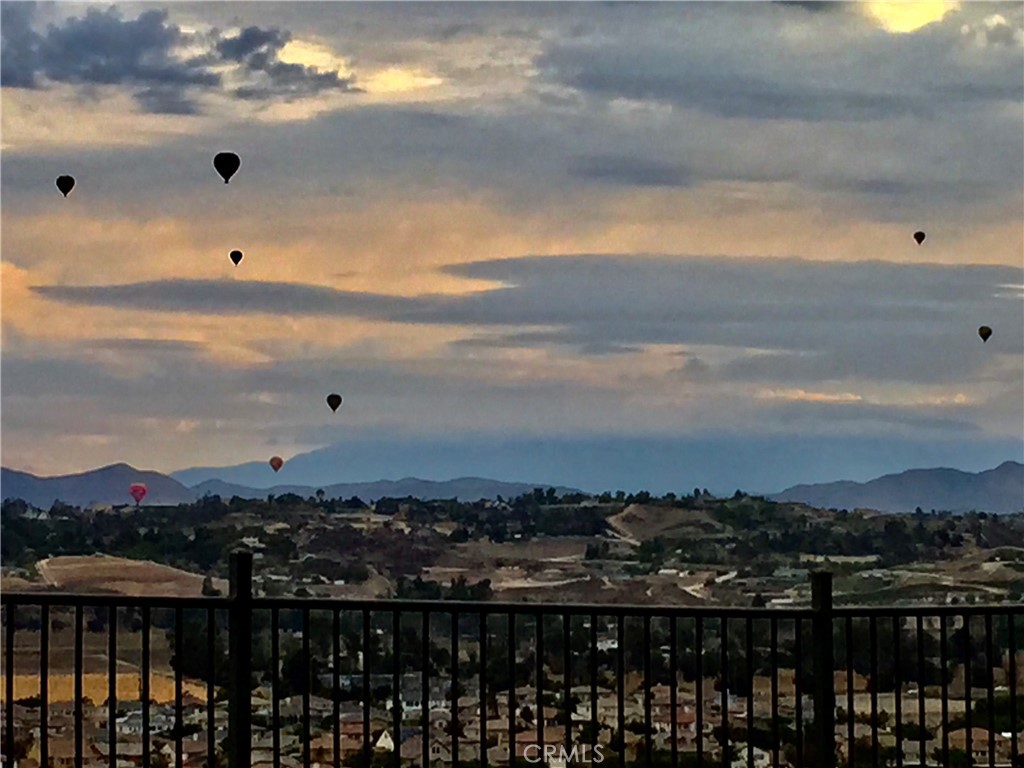 https://media.crmls.org/medias/fccafabf-f279-4bc9-88dc-54787c56b2ad.jpg?preset=X-Large